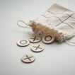 Tic-Tac-Toe Spiel aus Holz | in einem Beutel aus Baumwolle mit Kordelzug - bedruckbar
